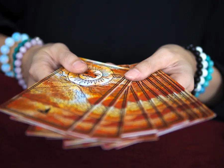 How Tarot Cards Can Clarify Emotional Confusion in Los Angeles, CA How Tarot Cards Can Clarify Emotional Confusion in Los Angeles, CA